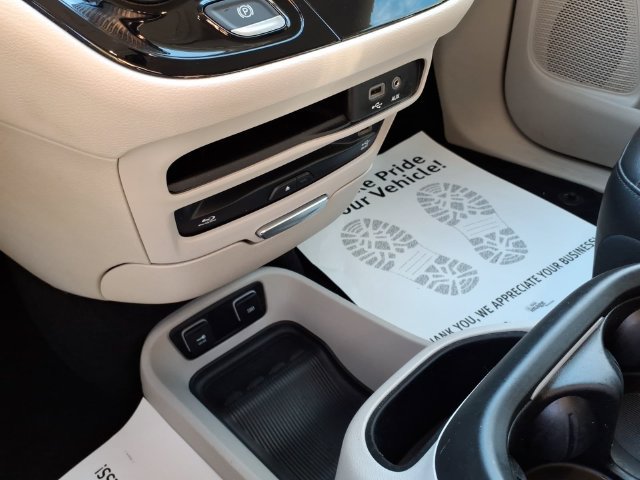 Used 2018 Chrysler Pacifica Touring-L Plus FWD image 25