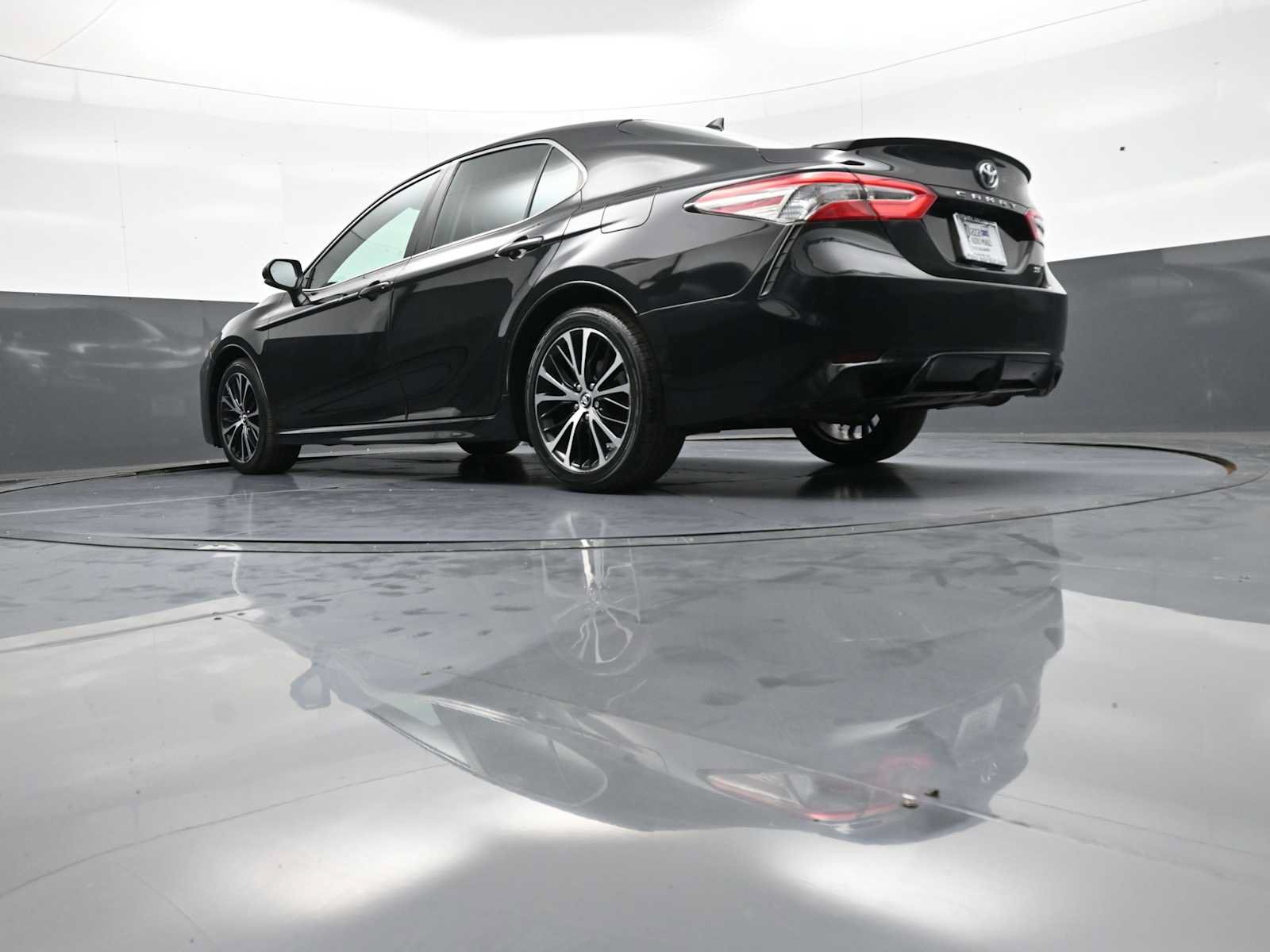 Certified 2019 Toyota Camry SE w/ Convenience Package FWD image 31