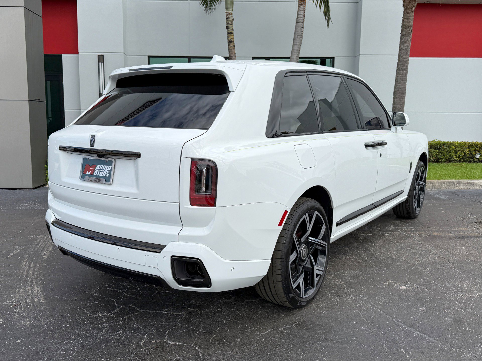 Used 2025 Rolls-Royce Cullinan Black Badge image 18