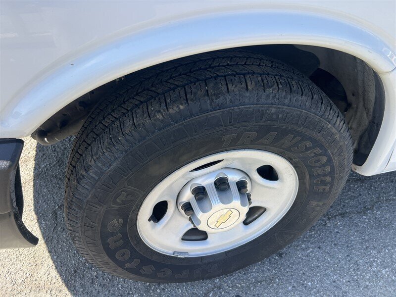 Used 2014 Chevrolet Express 2500 RWD image 23
