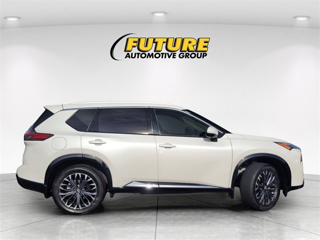 Certified 2024 Nissan Rogue Platinum w/ Platinum Premium Package image 3