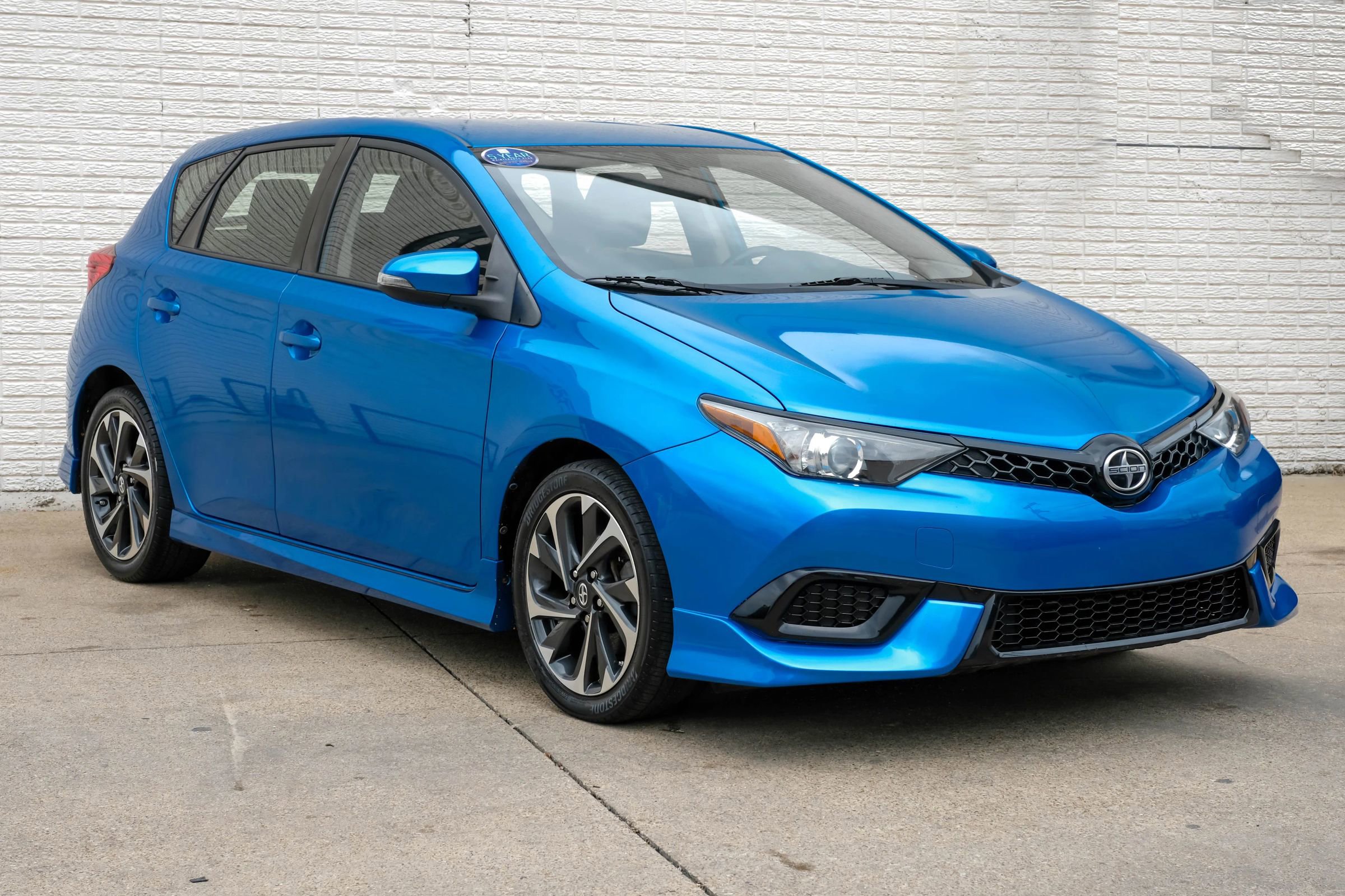 Used 2016 Scion iM Hatchback 4D image 5