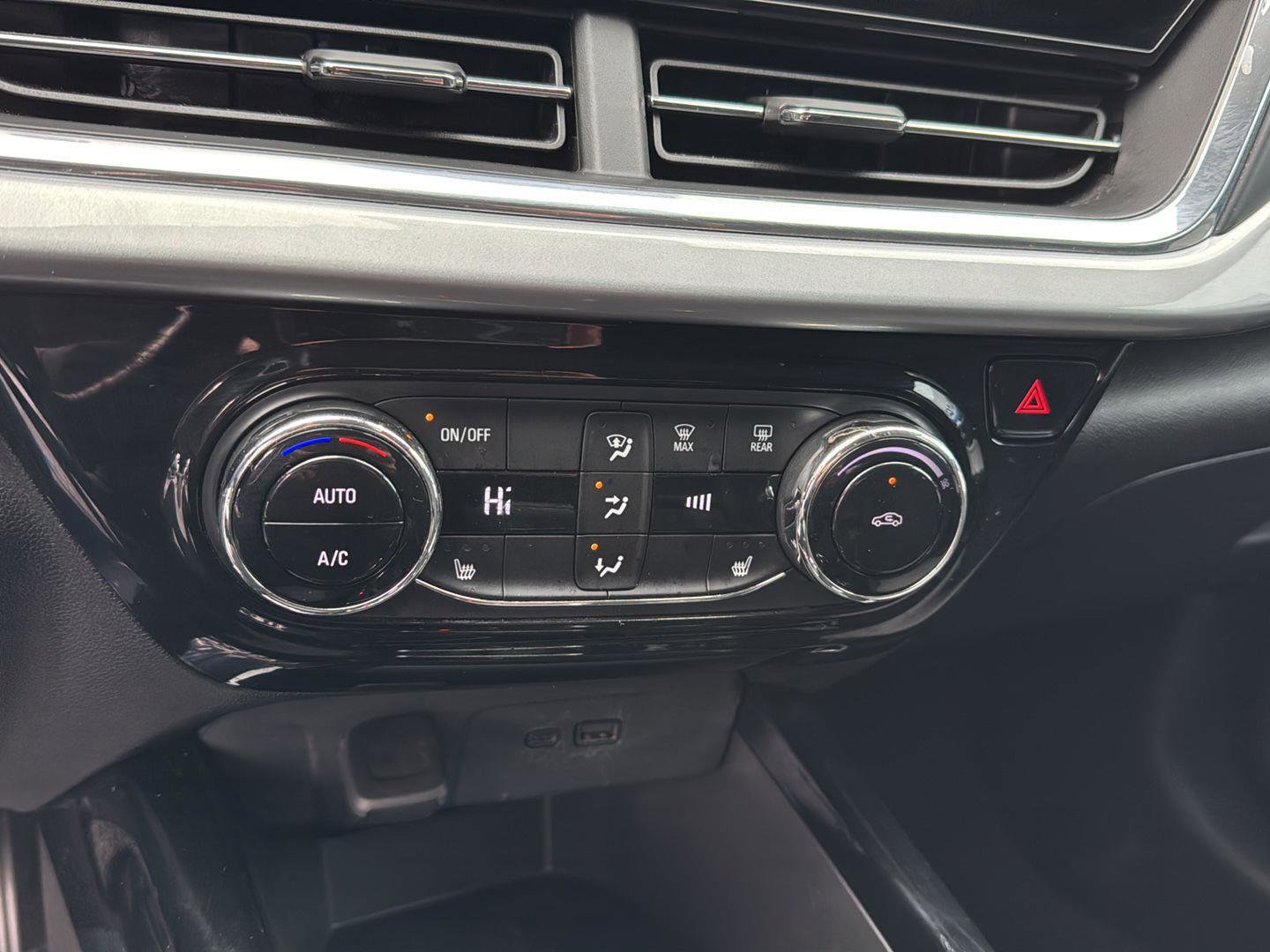 Certified 2025 Chevrolet Trax LT w/ Driver Confidence Package image 25