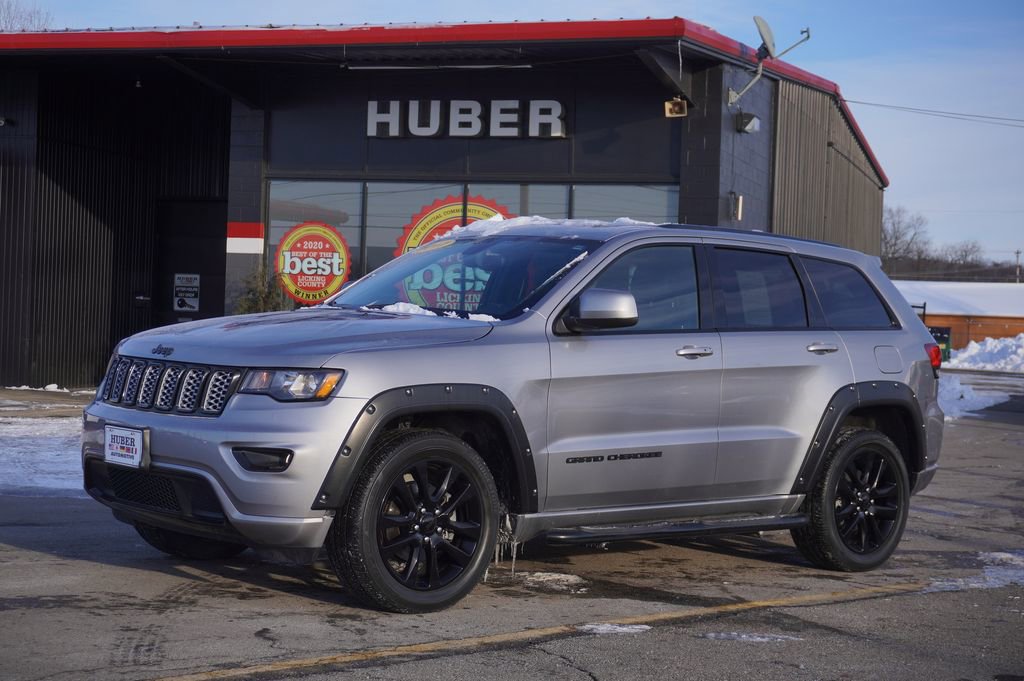Used 2017 Jeep Grand Cherokee Altitude image 1
