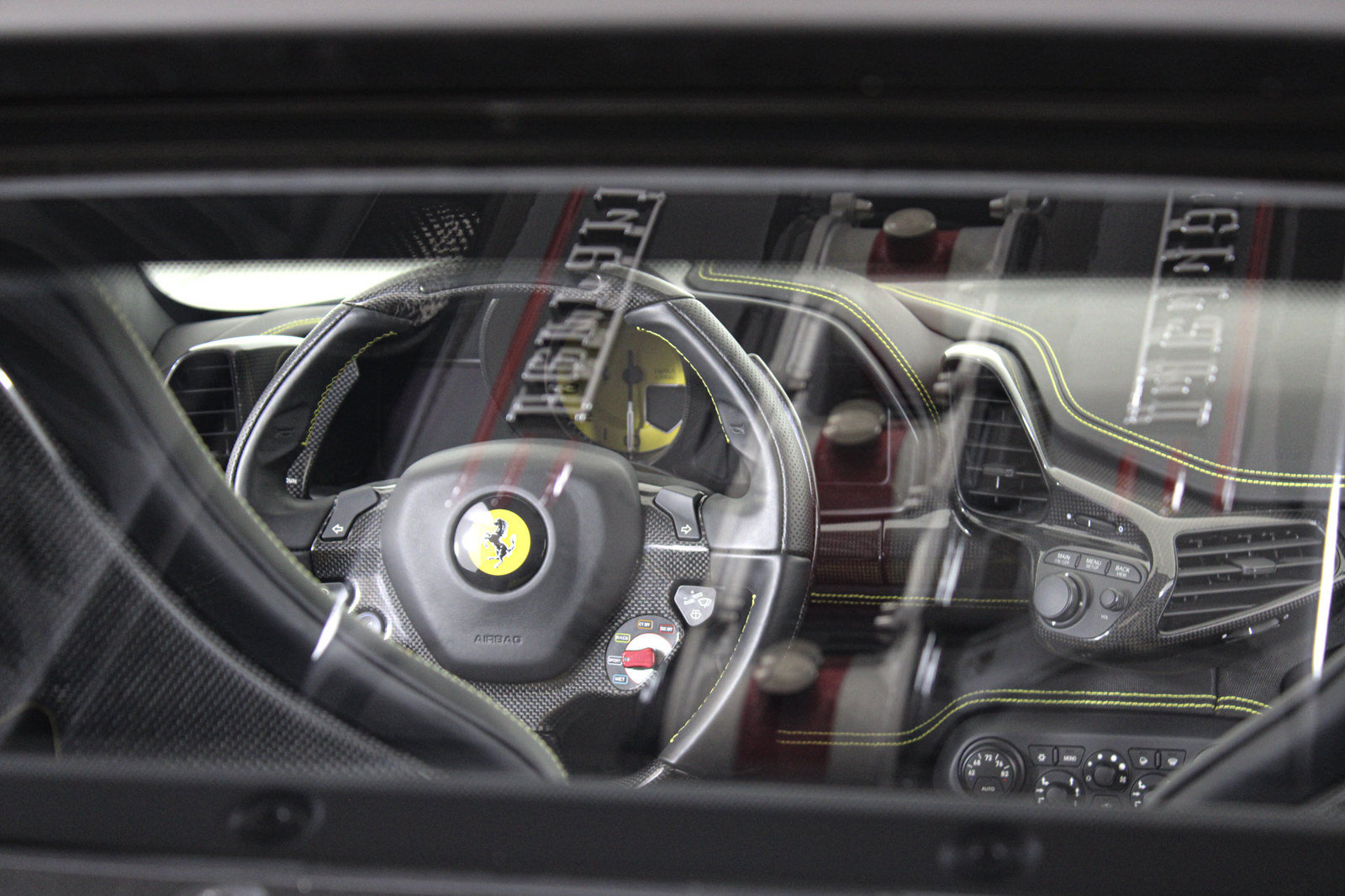 Used 2015 Ferrari 458 Speciale Coupe RWD image 32