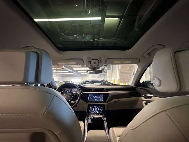 Certified 2024 Audi Q8 e-tron Premium Plus w/ Premium Plus Package AWD/4WD image 18