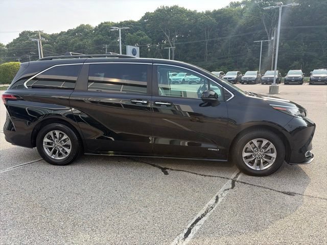 Used 2021 Toyota Sienna XLE w/ XLE Plus Package AWD/4WD image 5