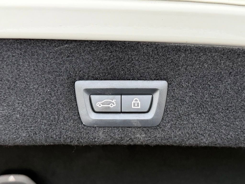 Used 2022 BMW 740i w/ M Sport Package image 16