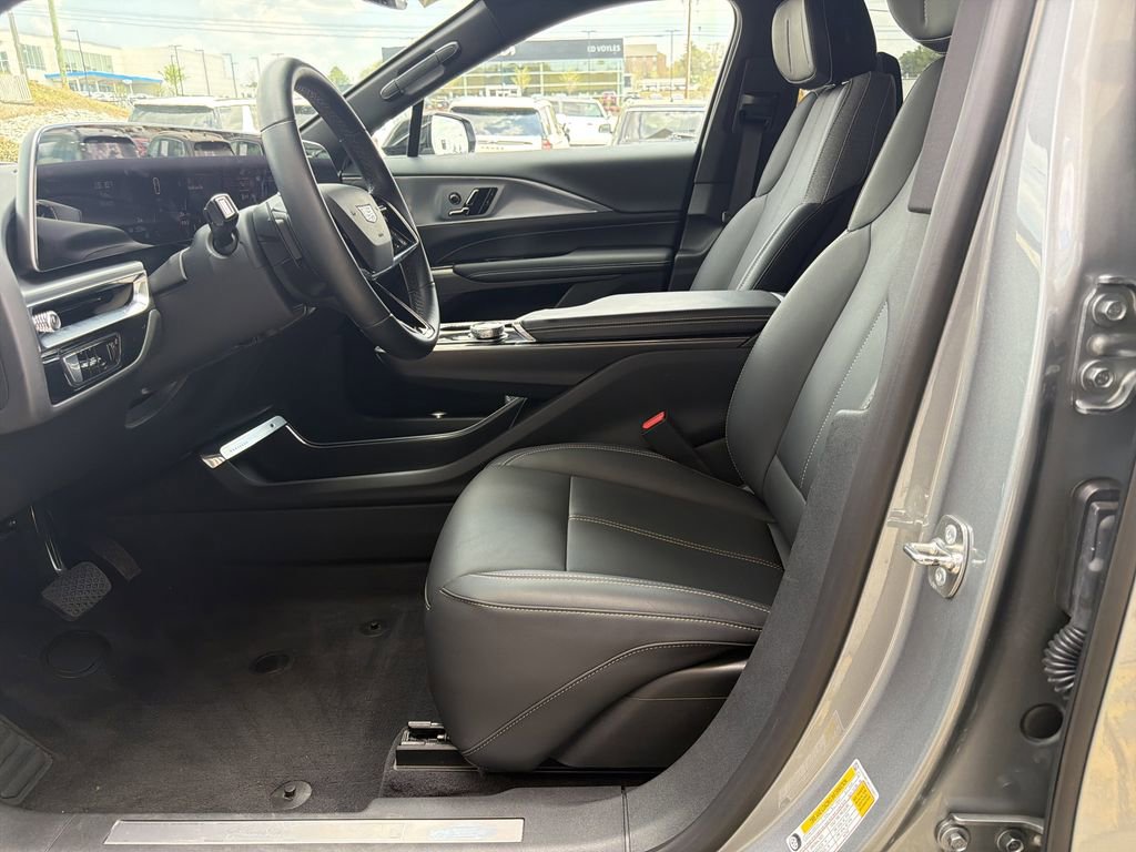 Used 2024 Cadillac Lyriq Tech image 6