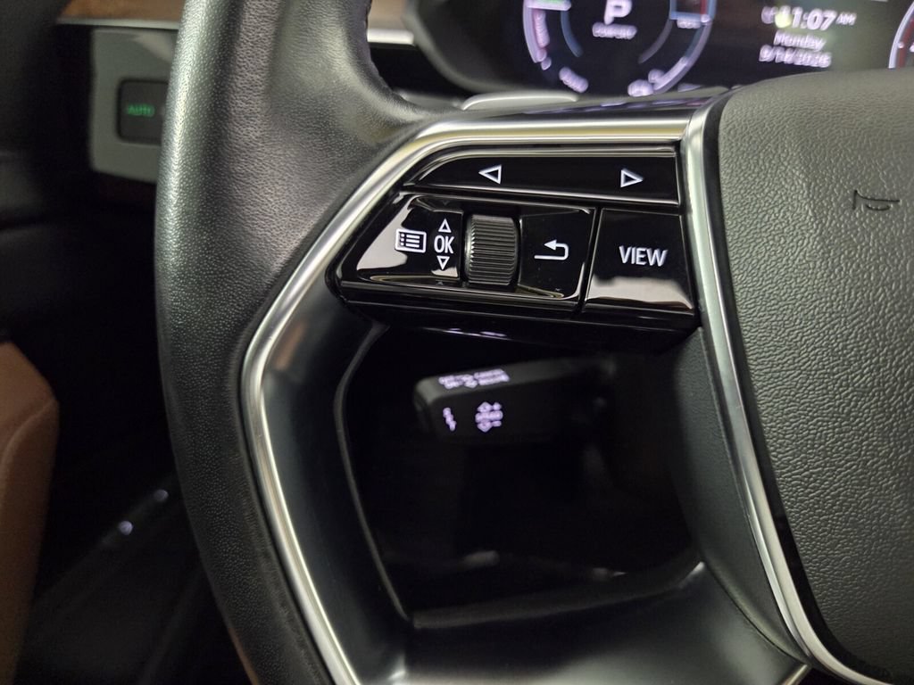 Used 2022 Audi e-tron Premium AWD/4WD image 17