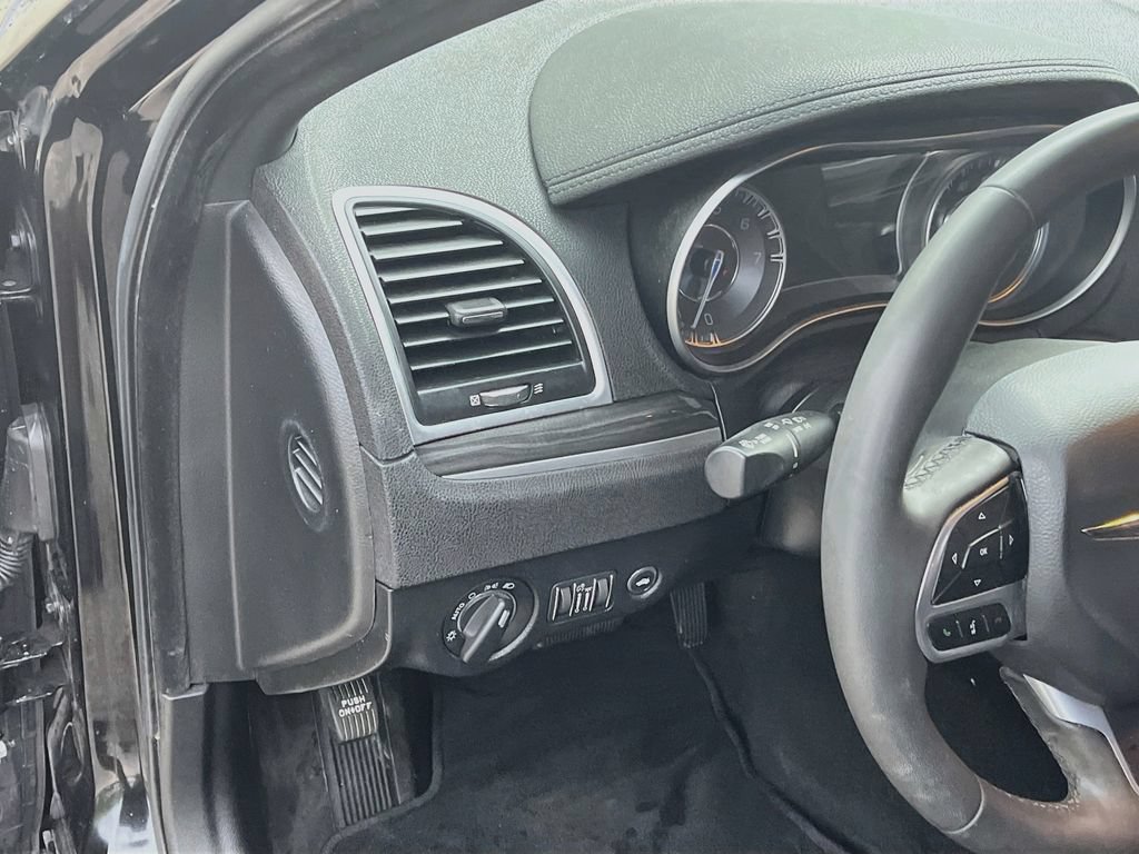Used 2022 Chrysler 300 Touring w/ Sport Appearance Package RWD image 10