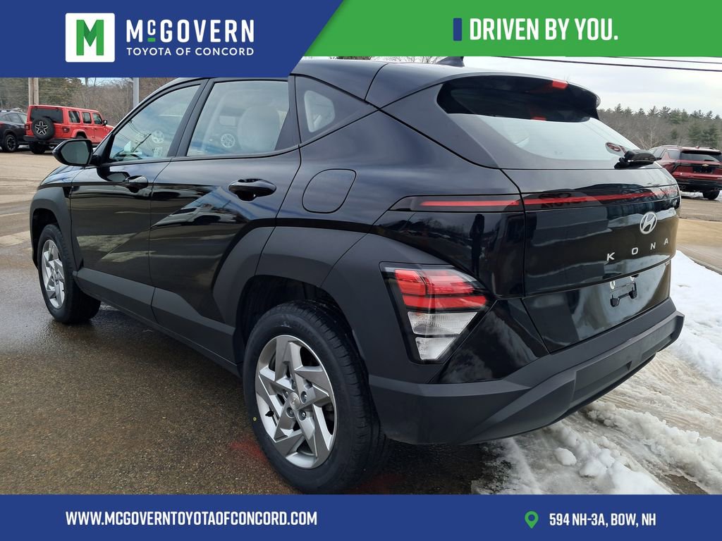 Used 2024 Hyundai Kona SE image 3