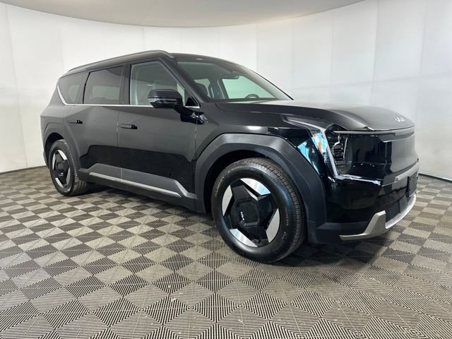 Used 2024 Kia EV9 Wind image 2