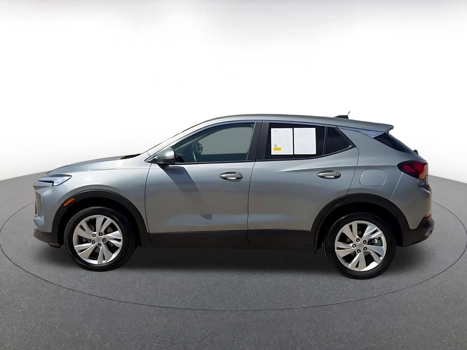 Used 2025 Buick Encore GX Preferred FWD image 9