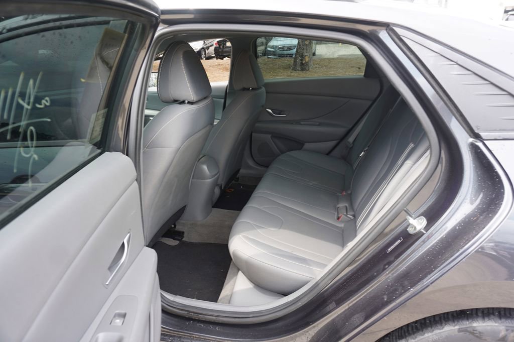 Used 2022 Hyundai Elantra SEL FWD image 12