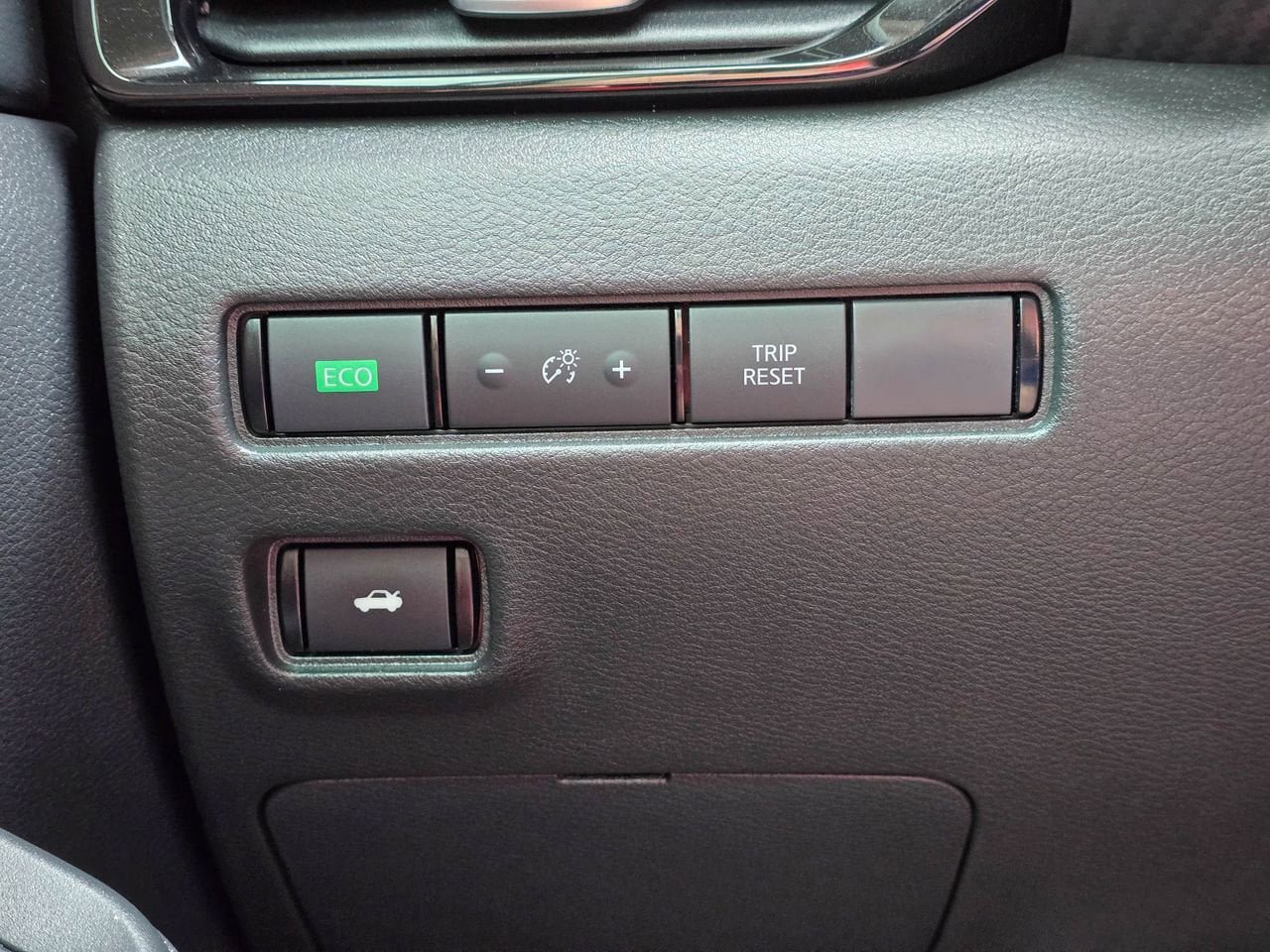 Used 2025 Nissan Sentra SV image 29