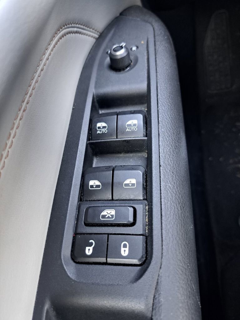 Used 2025 Jeep Compass Limited image 15