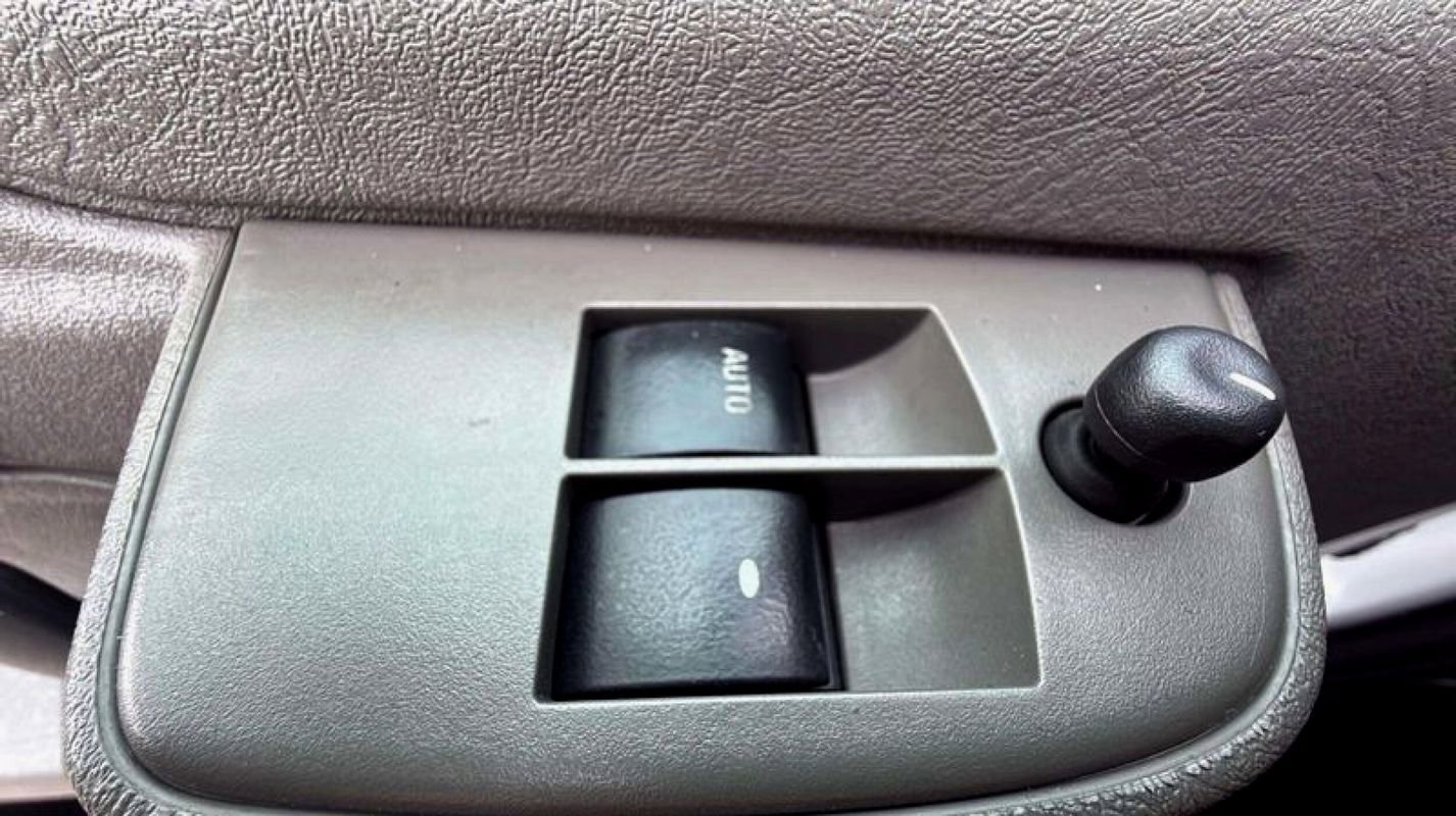 Used 2021 Chevrolet Express 2500 w/ Driver Convenience Package RWD image 18