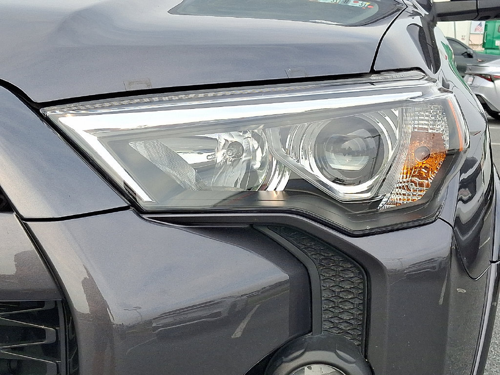 Used 2022 Toyota 4Runner TRD Off-Road Premium AWD/4WD image 11