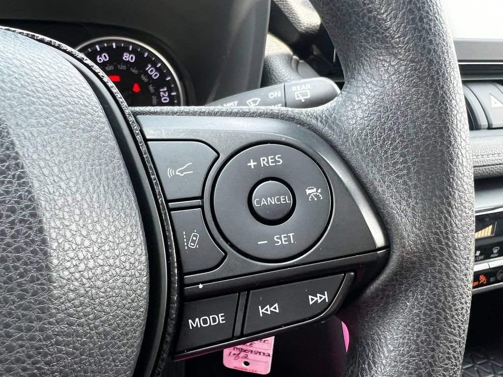 Used 2021 Toyota RAV4 LE AWD/4WD image 7