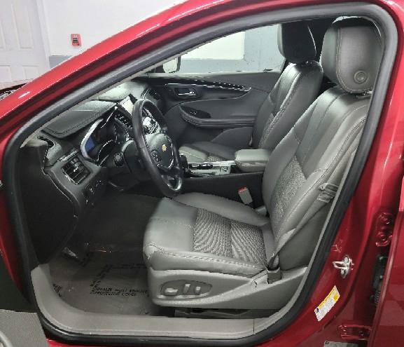 Used 2015 Chevrolet Impala LT w/ Convenience Package FWD image 33