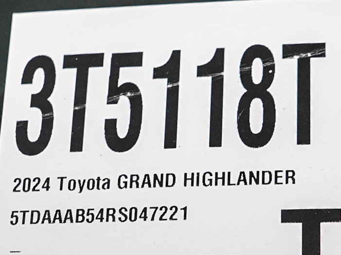 Used 2024 Toyota Grand Highlander AWD image 36