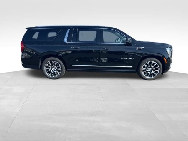Used 2026 GMC Yukon XL Denali w/ Denali Reserve Package AWD/4WD image 4