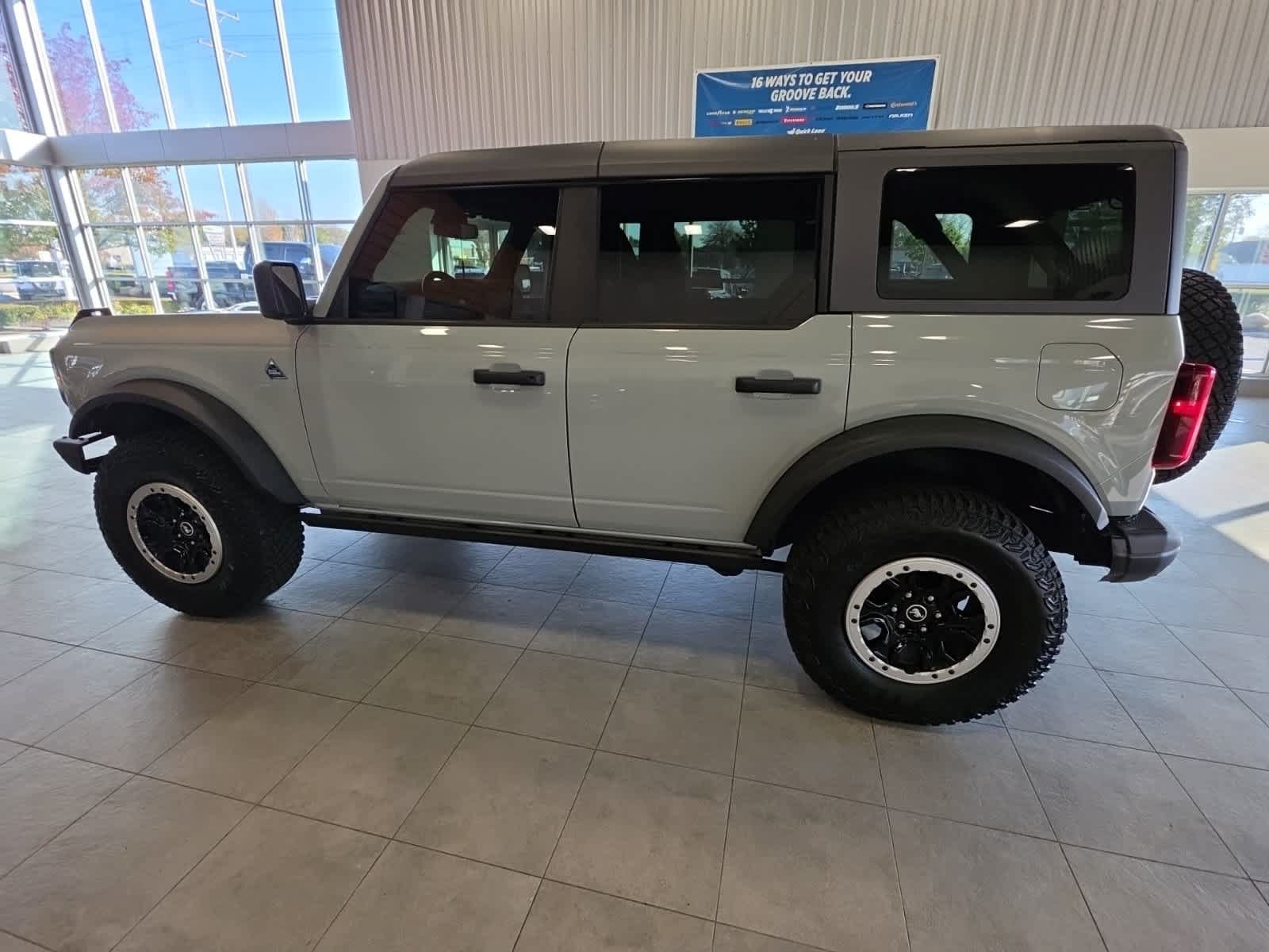 Used 2022 Ford Bronco Black Diamond w/ Sasquatch Package AWD/4WD image 12