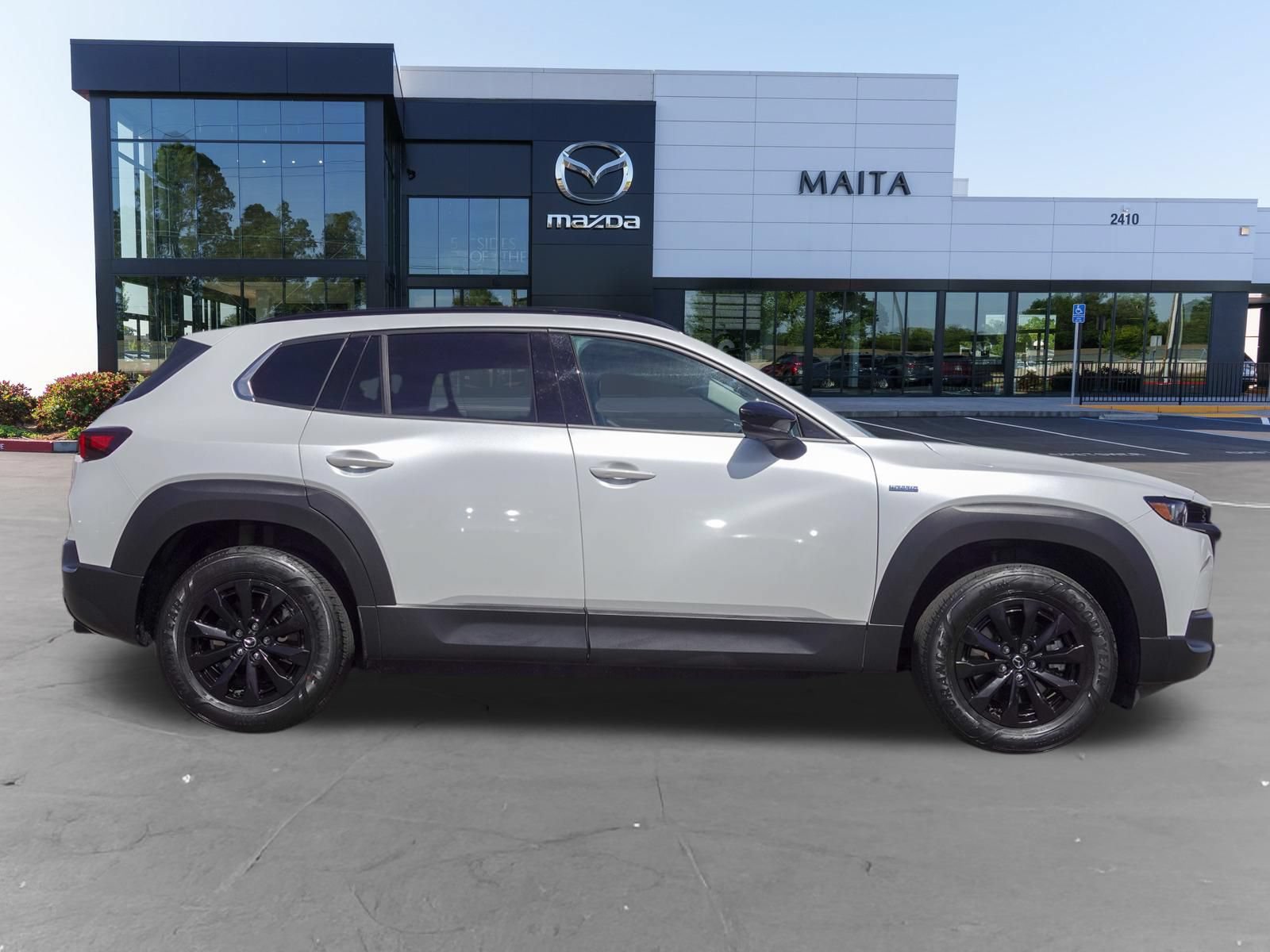 Used 2025 MAZDA CX-50 AWD 2.5 Hybrid w/ Premium Pkg image 2