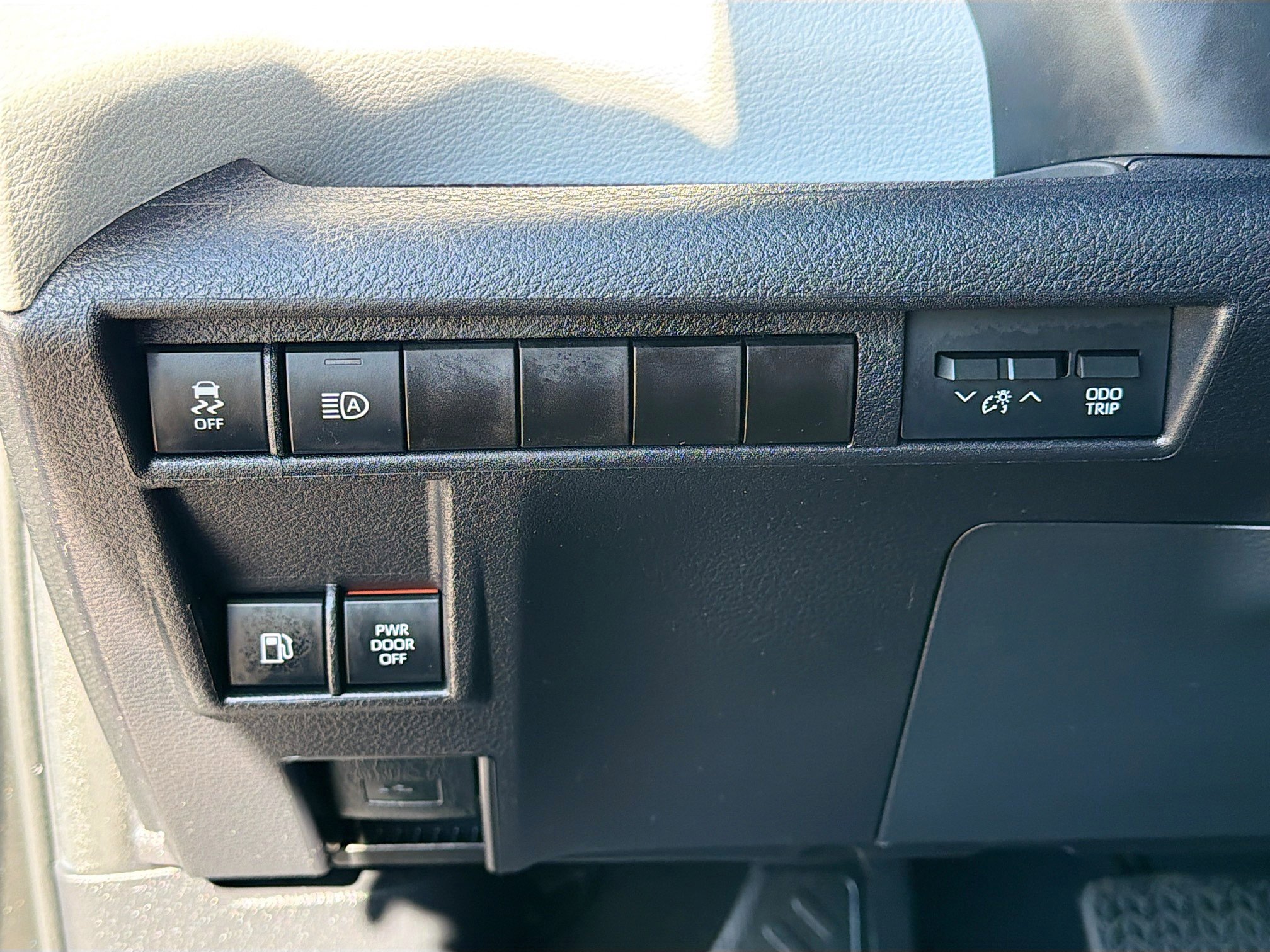 Used 2025 Toyota Sienna XLE w/ XLE Plus Package FWD image 35