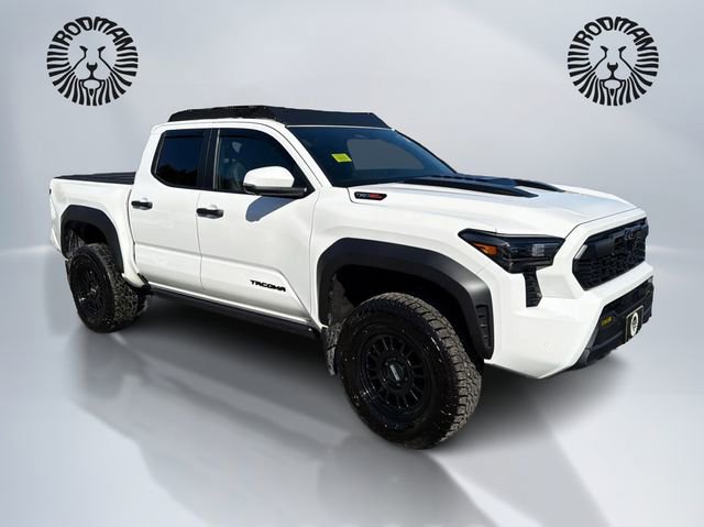 Used 2025 Toyota Tacoma TRD Off-Road w/ TRD Off Road Premium Package image 3
