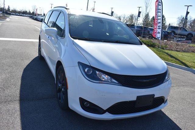 Used 2019 Chrysler Pacifica Touring Plus w/ S Appearance Package image 9