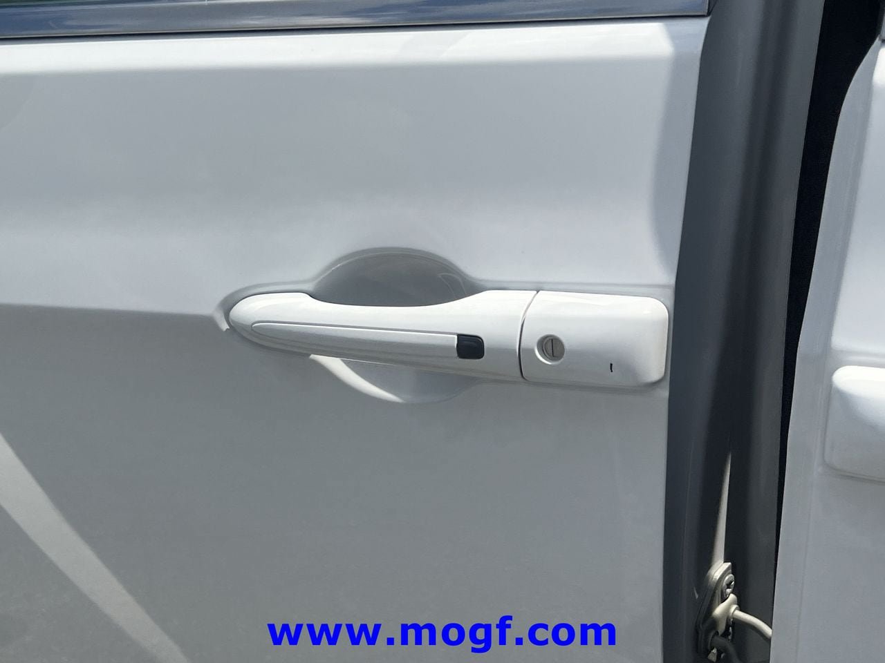 Used 2024 Chrysler Pacifica Touring-L FWD image 28
