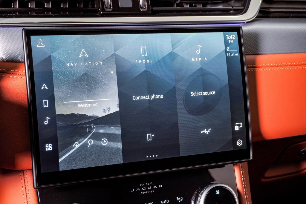 Used 2025 Jaguar F-PACE SVR image 25