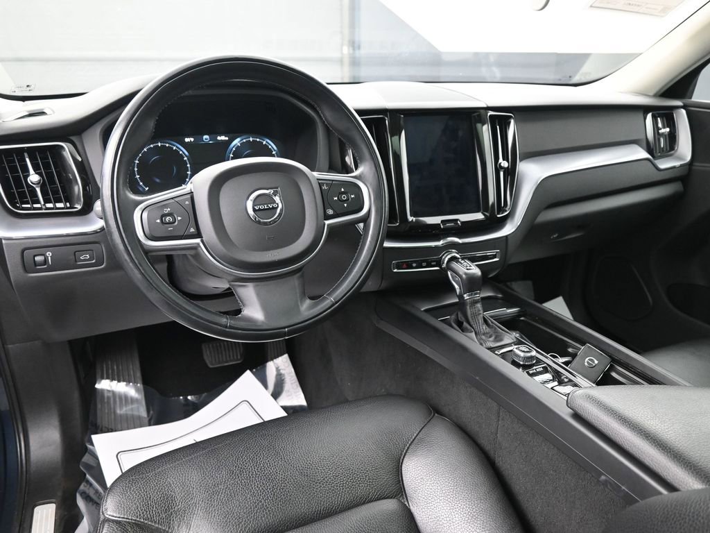 Used 2020 Volvo XC60 T6 Momentum image 17