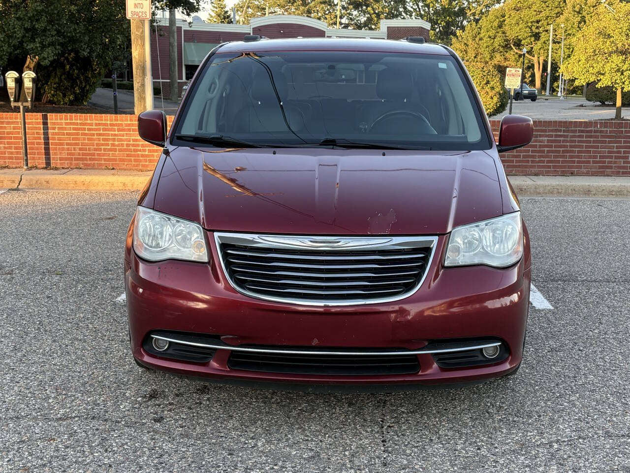 Used 2012 Chrysler Town & Country Touring w/ Entertainment Group #1 FWD image 4