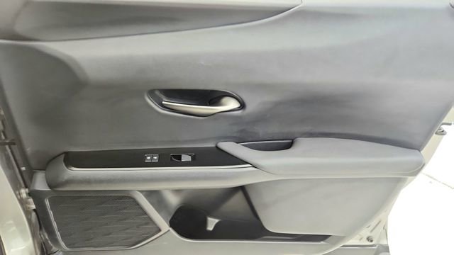 Used 2019 Lexus UX 200 FWD image 23