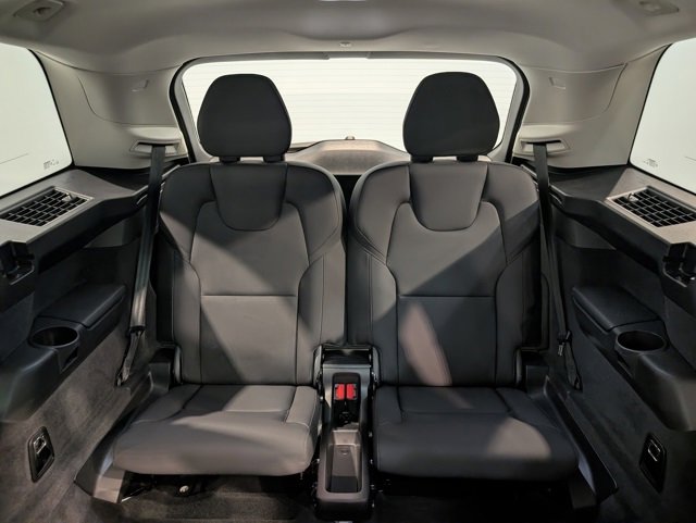 Used 2025 Volvo XC90 B6 Plus image 29