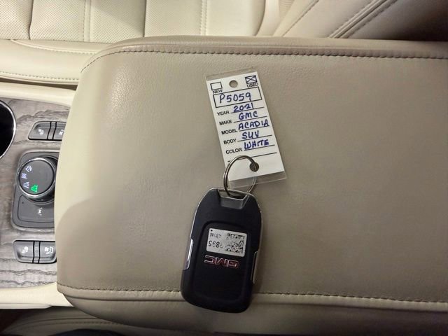 Used 2021 GMC Acadia Denali w/ Denali Technology Package AWD/4WD image 25