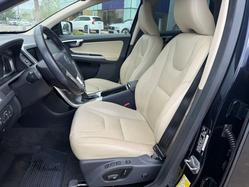 Used 2016 Volvo XC60 T6 w/ Climate Package image 10