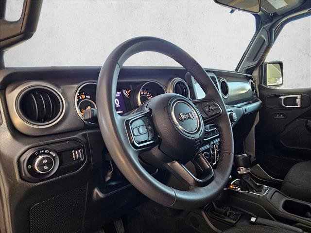Used 2023 Jeep Gladiator Sport image 9