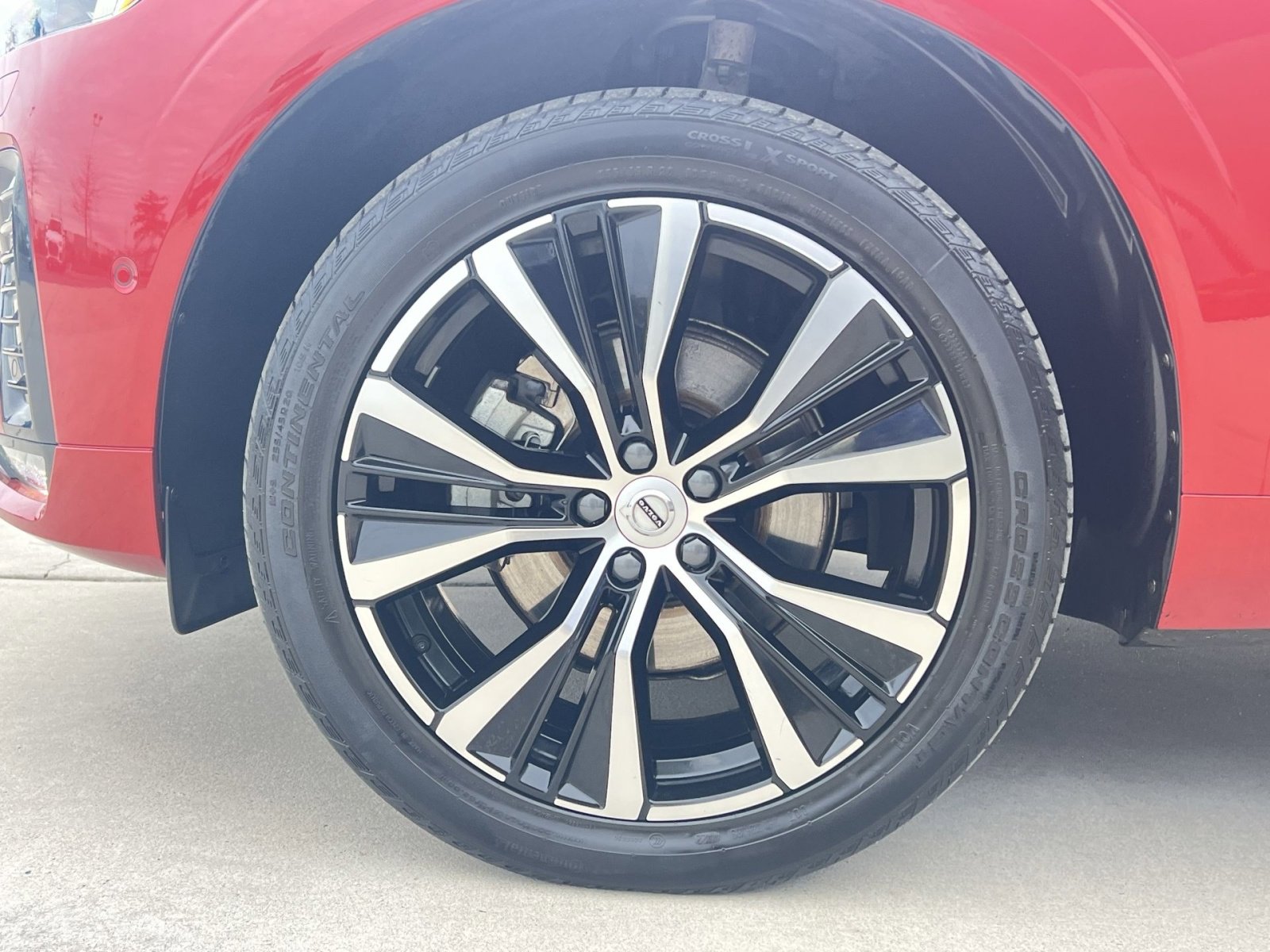 Certified 2023 Volvo XC60 B5 Ultimate w/ Climate Package image 12