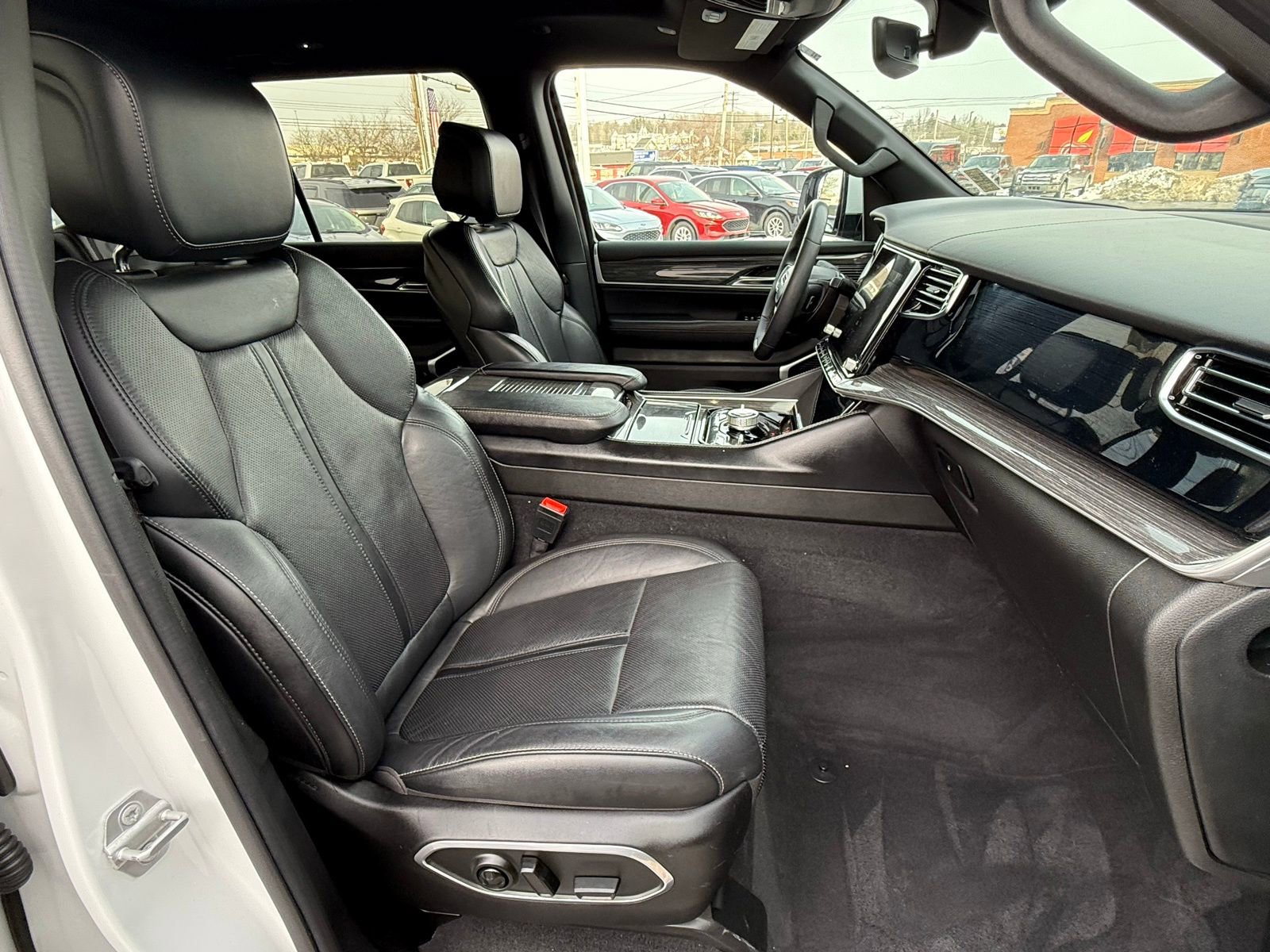 Used 2022 Jeep Wagoneer Series III w/ Premium Group I image 19