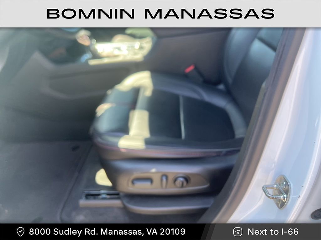 Used 2022 Chevrolet Traverse RS image 8