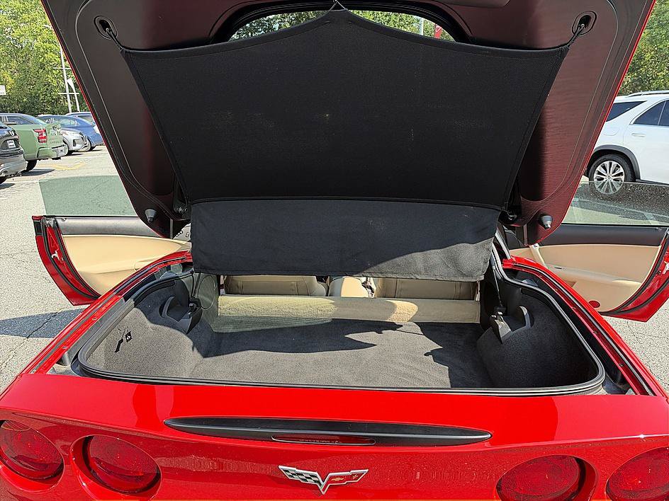 Used 2005 Chevrolet Corvette Coupe w/ Preferred Equipment Group RWD image 21