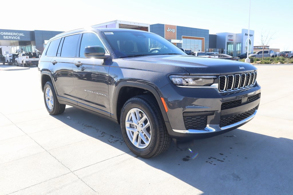 New 2025 Jeep Grand Cherokee L Laredo image 1