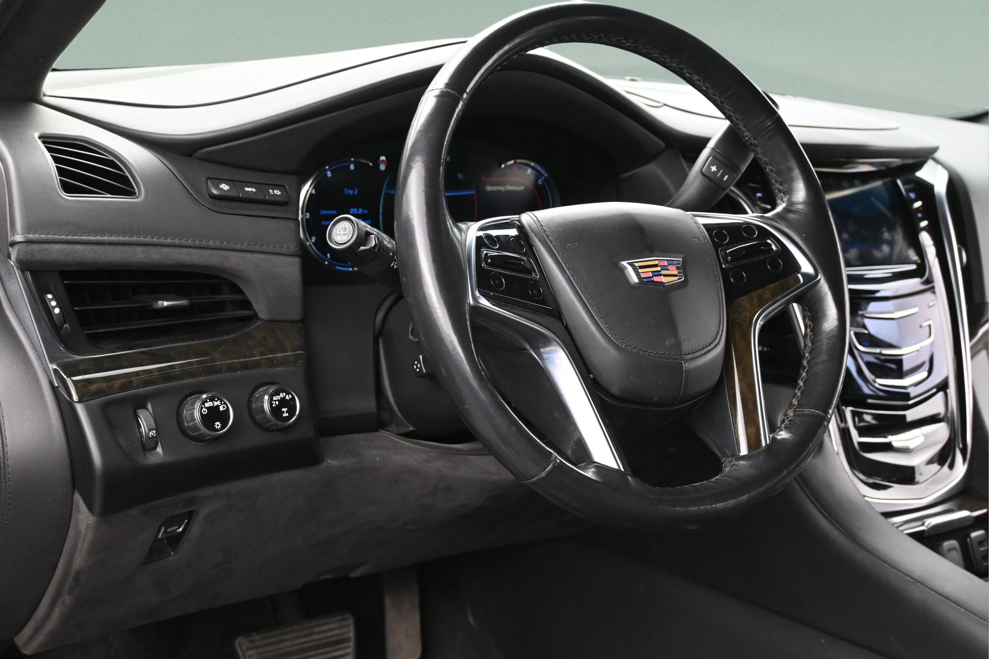 Used 2019 Cadillac Escalade Platinum AWD/4WD image 13