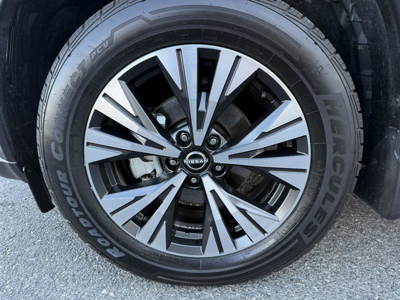 Used 2023 Nissan Rogue SV image 9