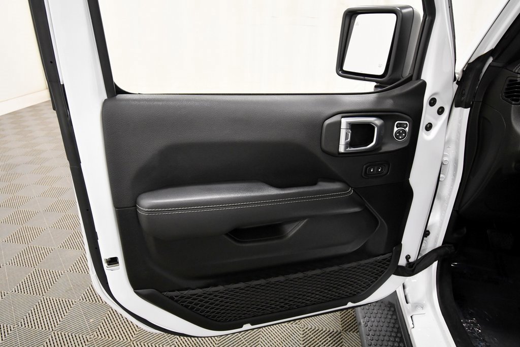 Used 2022 Jeep Wrangler Unlimited Sahara w/ Cold Weather Group image 11