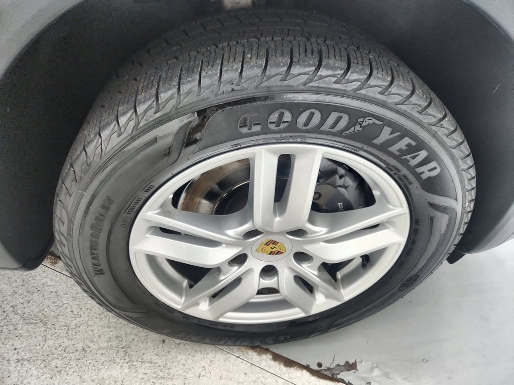 Used 2016 Porsche Cayenne AWD/4WD image 28